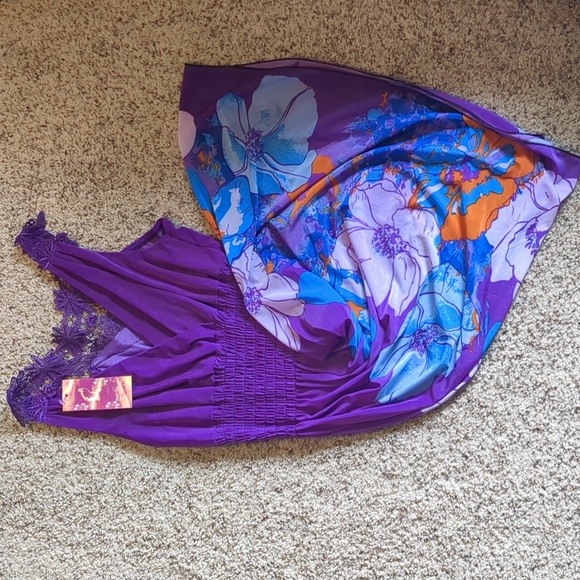 Dresses & Skirts - Purple floral dress with lace accents